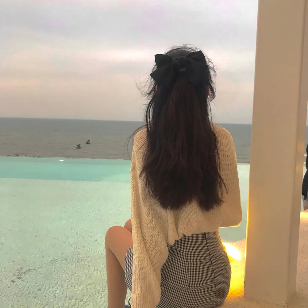 粉色飞碟海报