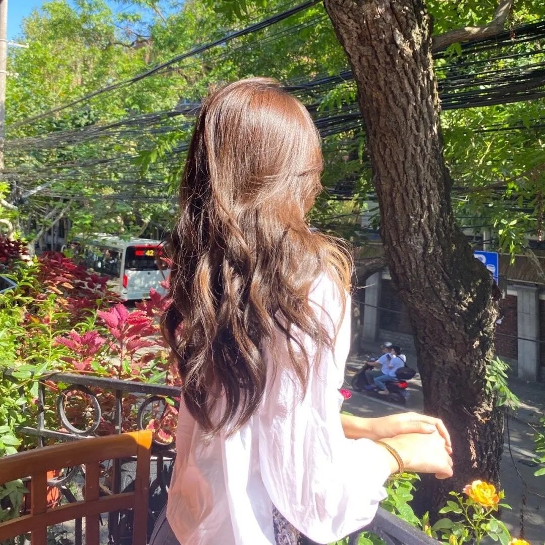 发光的河流海报